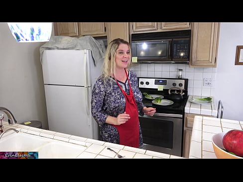 ❤️ Stepmom milking him in the kitchen before his date. Sluts at en-gb.virtsextor.ru ❌️❤